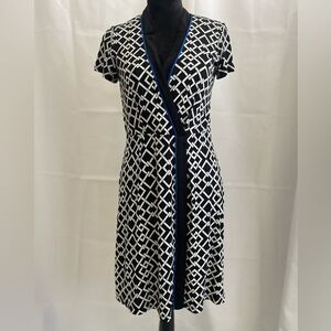 Shelby & Palmer Black V-Neck Short Sleeve Knee Length Dress, Size: 6